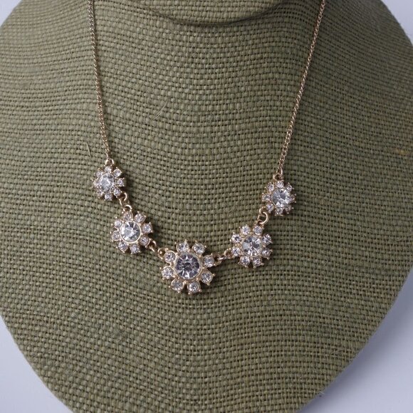 Jewelry - Women`s gold tone floral rhinestone necklace.